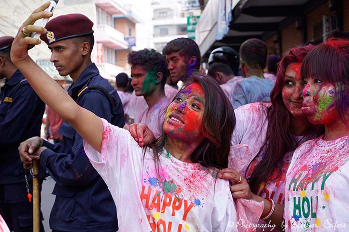 Happy Holi Nepal Fotografie von Lothar Seifert