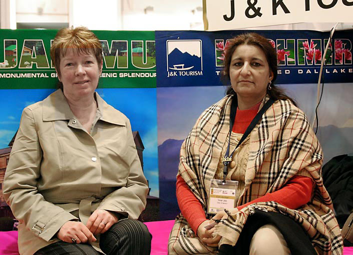 Staatssekretärin für Tourismus von Yammu und Kashmir (rechts). Fotografie von Lothar Seifert