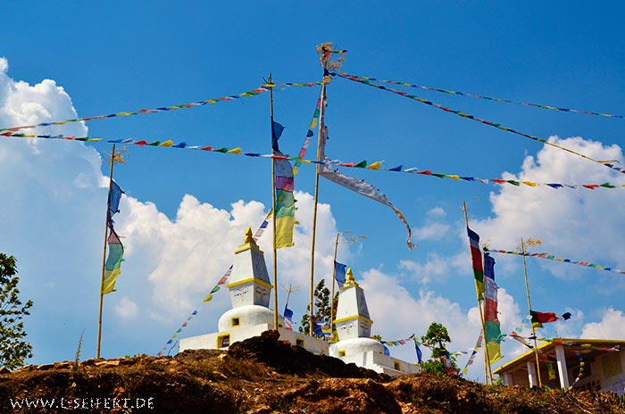 Buddhistische Stupas, ein Beerdigungspaltz der Tamang in Fasku. Fotografie von Lothar Seifert